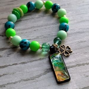 St. Patrick's Day beaded stretch bracelet with pendant